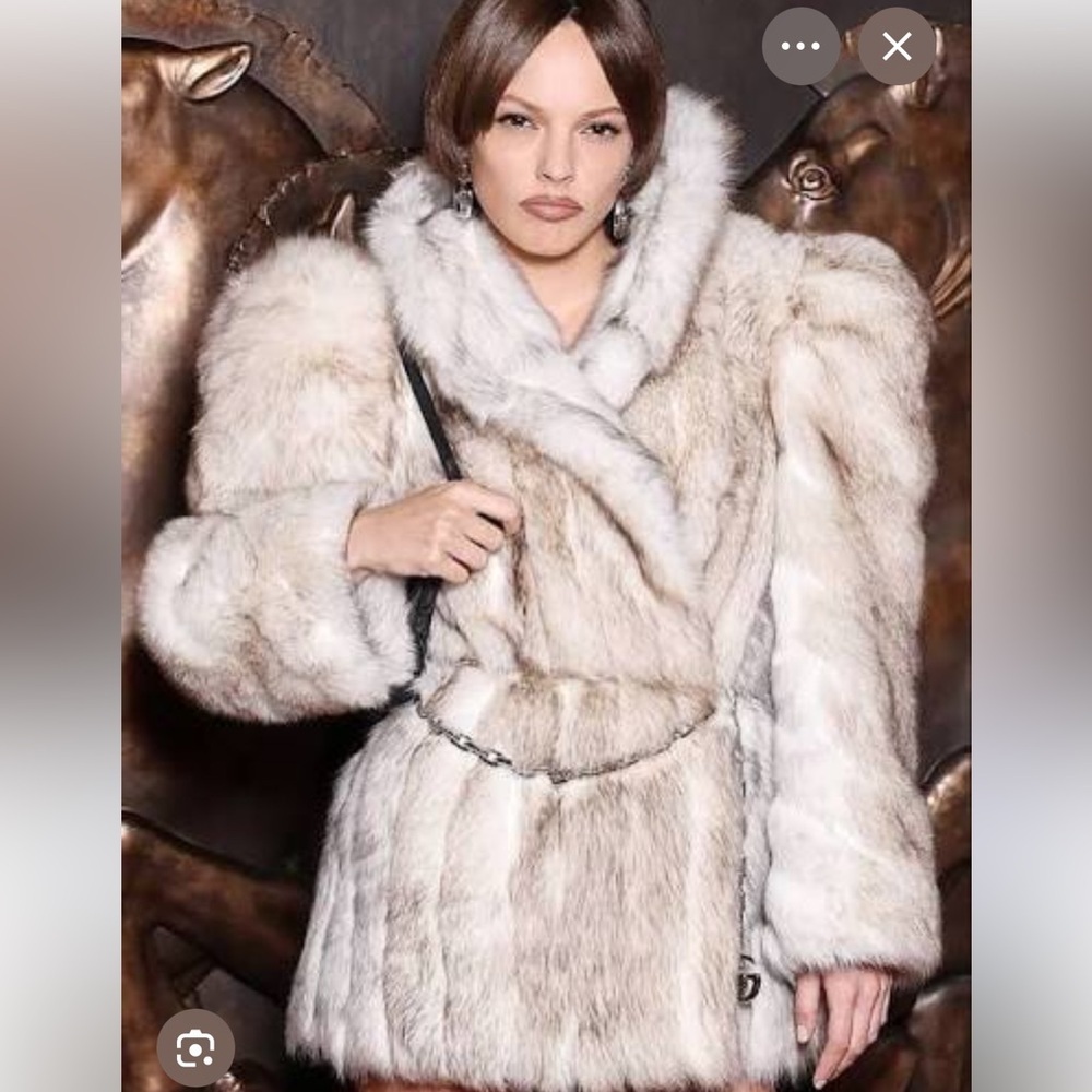 TREND NWT ZARA FAUX FUR COAT shoulder pad 
🚨firm price no discount on this coat